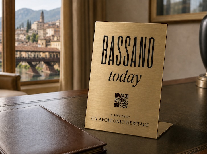Card di benvenuto Bassano Today in camera, con QR per accedere all'edizione Ca' Apollonio